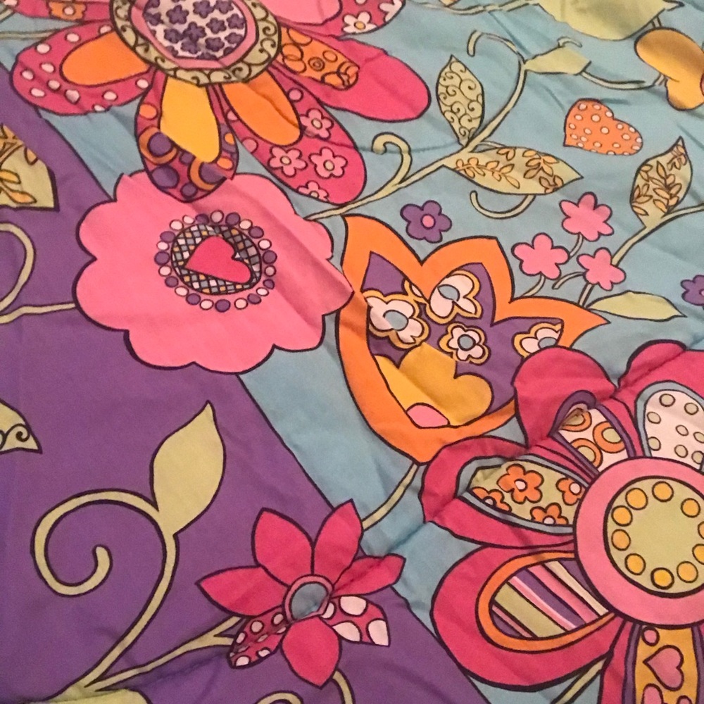 Girls floral bed set.